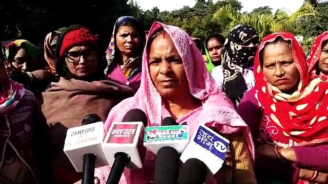 मानदेय नहीं बढ़ने तक मिड-डे मील नहीं बनाने की चेतावनी, कर्मचारियों ने जमकर दिखाया गुस्सा, देखें