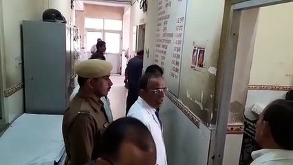 क्या आपके डॉक्टर बीमार हैं जो दवा का कार्टेन अंदर रखा है?