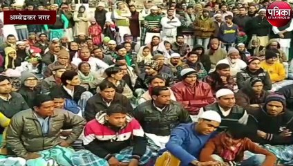 मुसलिम समुदाए के लोगों ने सीएम योगी को दिया तोहफा