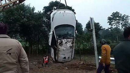 Three vehicles crashed due to ballast