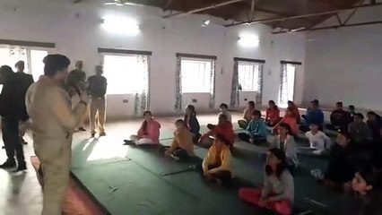 गलती पर तुरंत टोकें पुरुषों को, तभी सीखेंगे सम्मान