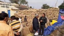 Farmers waiting to buy paddy with more than one and a half thousand quintals