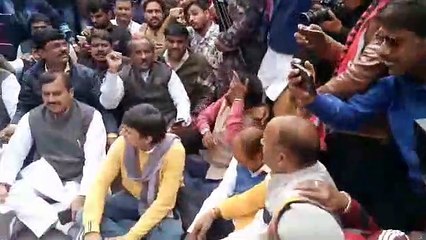 कुछ पार्टी ऐसी जो गांधी के नाम पर केवल वोट मांगती हैं