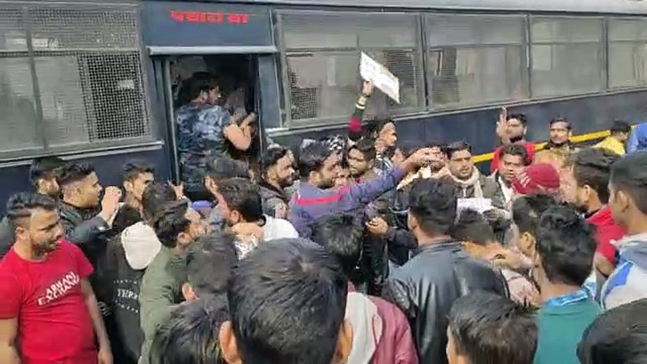 सीएए, एनआरसी, एनपीआर के विरोध में दी गिरफ्तारी