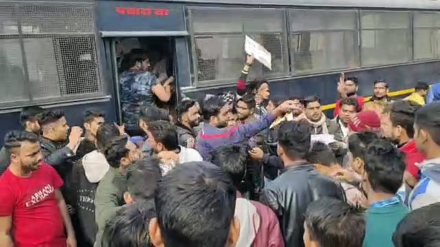 सीएए, एनआरसी, एनपीआर के विरोध में दी गिरफ्तारी