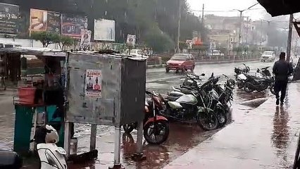 baarish kee rimajhim phuhaaron ke beech nae saal ka jashn manaen
