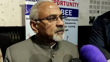 स्कैटिंग और गाने सुनते हुए चुटकियों में दिए सवालों के जवाब