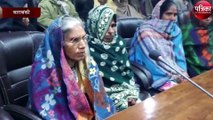 भाजपा सांसद उपेंद्र सिंह रावत ने गरीबों को बांटे कंबल, देखें वीडियो