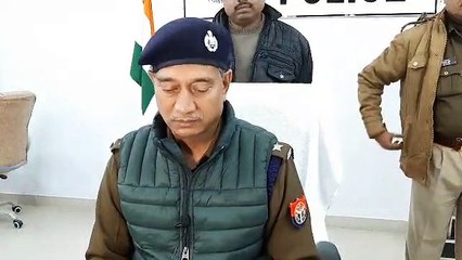 three person arrested with ten smartphone