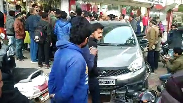 Cement factory officer trampled cars, watch video