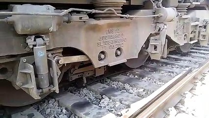 Скачать видео: Train Accident : यात्री ट्रेन इंजन का पहिया पटरी से उतरा, मची अफरा-तफरी