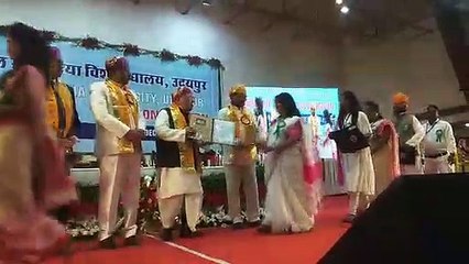 दीक्षांत समारोह में प्रदान की डिग्रियां