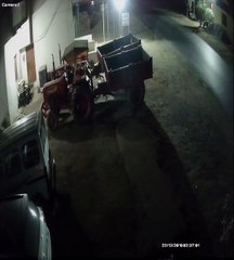 लो जब पुलिस ही करने लगे चोरी तो उस शहर का क्या होगा
