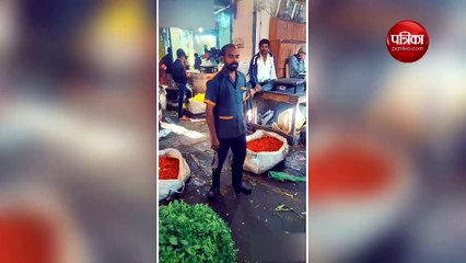 भरे बाजार में शख्स ने किया बाला डांस, वीडियो हुआ वायरल