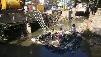 हे भगवान इसमें भर गए पत्थर और पॉलीथिन