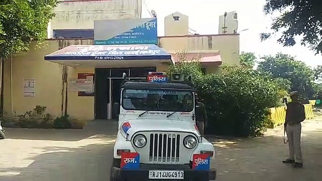 बजरी से भरी ट्रैक्टर ट्रॉली जब्त कर थाने लाते पुलिस को धमकाया