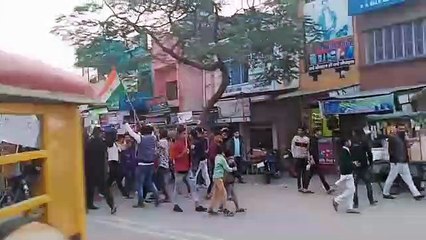 Video: Citizenship Amendment Act के विरोध में बिना अनुमति लोगों ने निकाला प्रदर्शन, पुलिस ने खदेड़ा