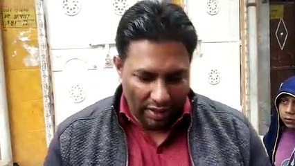 शादी का कार्ड देने के बहाने खुलवाया व्यापारी के घर का दरवाजा