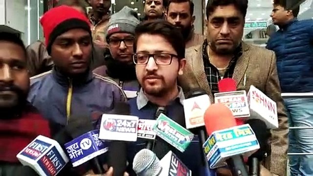 मेरठ में सर्राफ की दुकान से लाखों के जेवरों की लूट, सीसीटीवी कैमरे में कैद हुए तीन बदमाश, देखें व