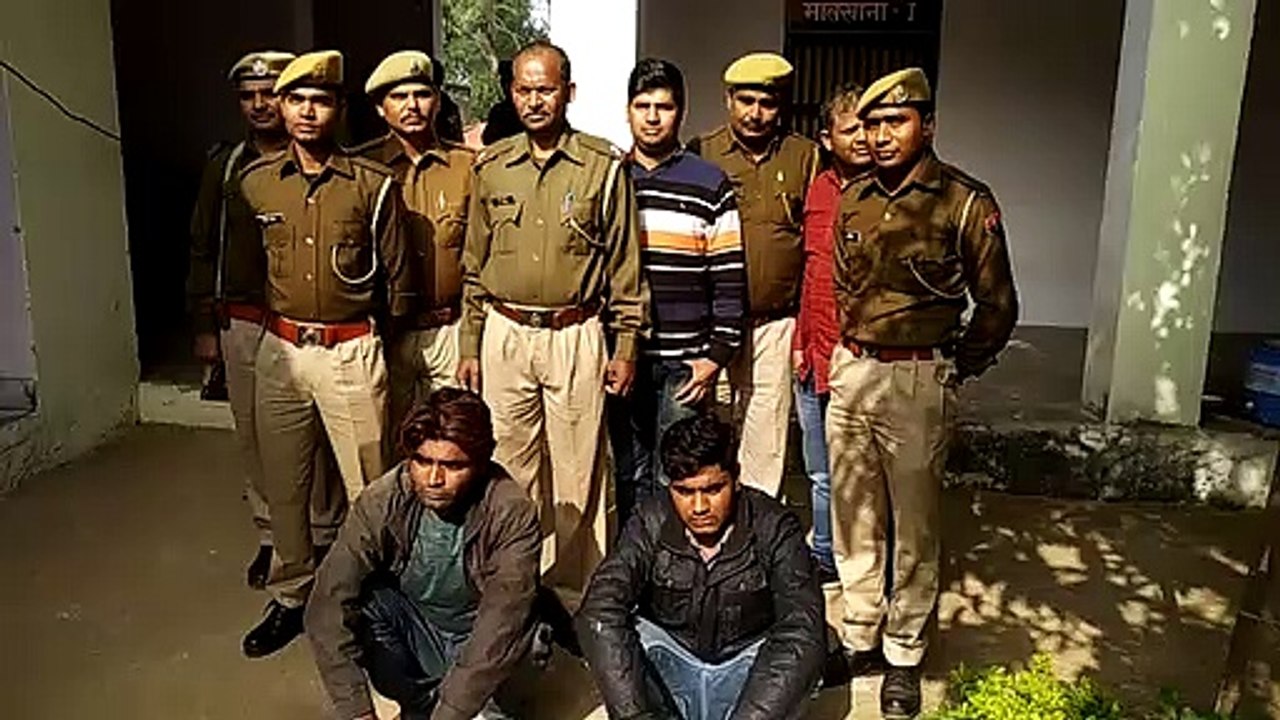 पुलिस के गश्ती दल के सामने फायरिंग करने के दो आ...