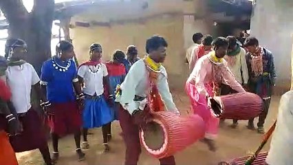Baiga youth choose life partner by dancing