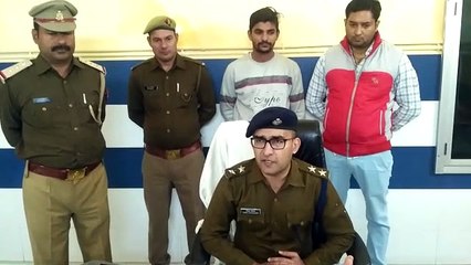 प्रेमी संग आपत्तिजनक स्थिति में थी पत्नी