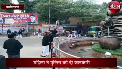 लड़के ने जैसे ही पकड़ा हाथ, महिला ने देदनादन मारी चप्पल