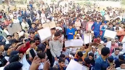 विधेयक के विरोध में किया प्रदर्शन