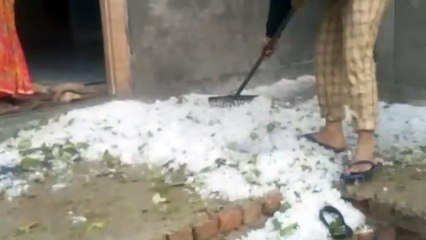 नागौर में रेतीले धोरों पर बिछी ओलों की चादर, कश्मीर सा नजारा