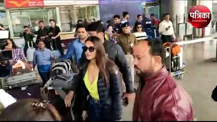 जयपुर एयरपोर्ट पर स्पॉट हुईं एक्ट्रेस यामी गौतम