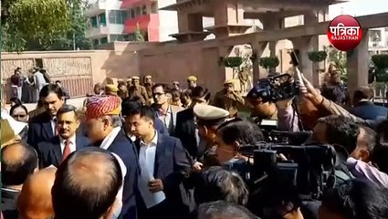 Victim Girl Student reveals police poll in front of CM Gehlot