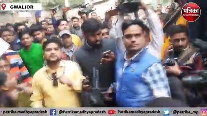 सोनिया गांधी के निजी सचिव से पंगा लेना पड़ा महंगा
