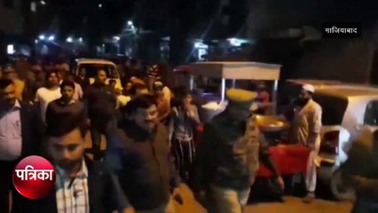 दिल्ली अग्निकांड के बाद महानगर में सड़क पर उतरे प्रशासनिक अधिकारी