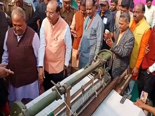 लोकसभा अध्यक्ष ओम बिरला ने मधुमक्खी पालकों को किए टूल किट वितरित