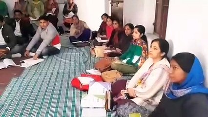 निष्ठा का पाठ पढ़ाने वाले शिक्षक पहले दिन खुद ही नहीं आए
