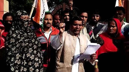 VIDEO: रेलवे ने बंद की 100 साल पुरानी पानी की निकासी, गुस्साए लोगों ने किया प्रदर्शन