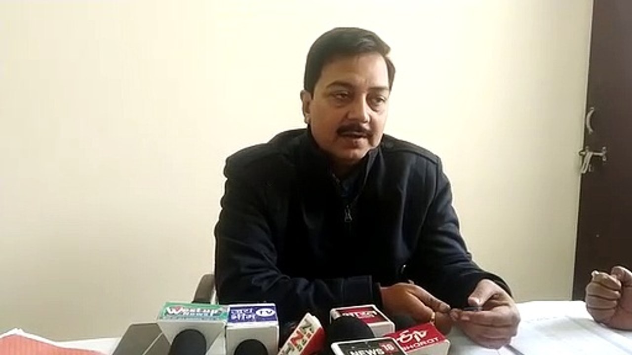 UP Police Recruitment: साॅल्वर से दिलाई थी लिखि...