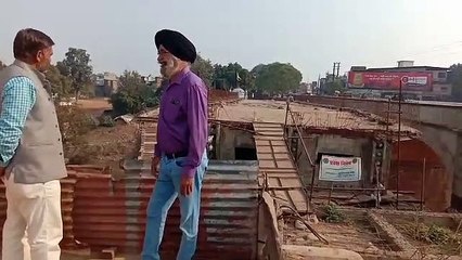 Action to break the Katni river bridge