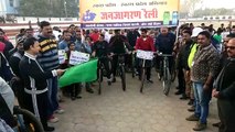 Collector drove bicycle with citizens, gave message
