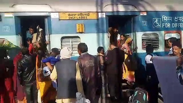 Catching of 15 railway passengers traveling in women and disabled coaches
