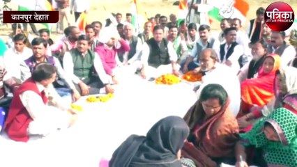 कांग्रेस पार्टी कार्यकर्ताओं ने कलेक्ट्रेट पहुंचकर सरकार के विरोध मे किया विरोध प्रदर्शन