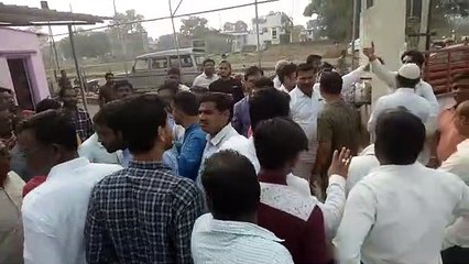 कांग्रेस संभागीय प्रभारी से मिलने की होड़ में भिड़े कार्यकर्ता