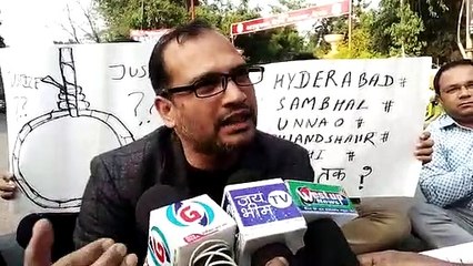 शिक्षक बोले- सरकार कुछ नहीं कर सकती तो हम सिखाएंगे बलात्कारियों को सबक, देखें वीडियो-