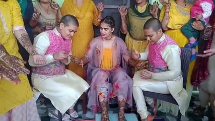 jodhpur's tater sister applied mehndi on wrestler babita phogat