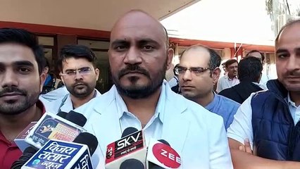 रेजीडेंट चिकित्सकों ने किया कार्य बहिष्कार