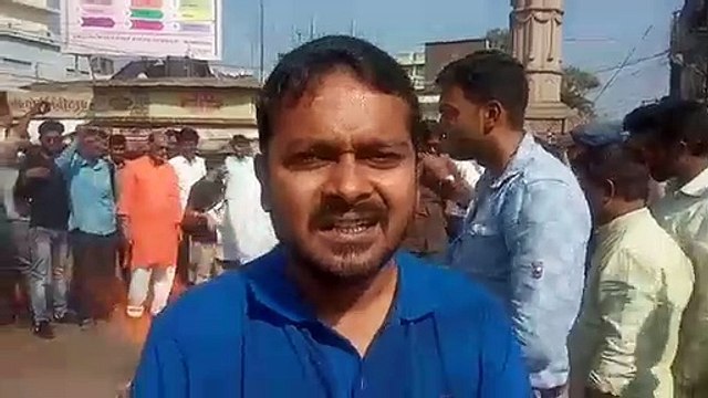 युवक कांग्रेस ने जलाया प्रधानमंत्री और साध्वी प्रज्ञा का पुतला