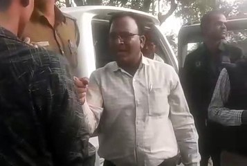 युवक को चप्पल से पीटा