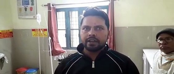 एक महिला पर दबंगों ने घर में घुसकर हमला कर दिया। आरोप है कि महिला का बेटा