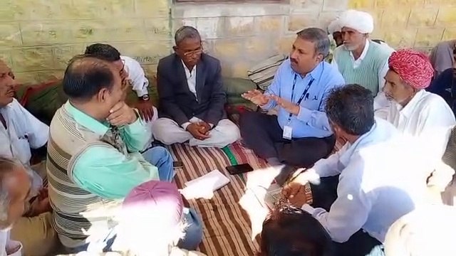 बैंको से आश्वासन के बाद किसानों ने धरना किया समाप्त