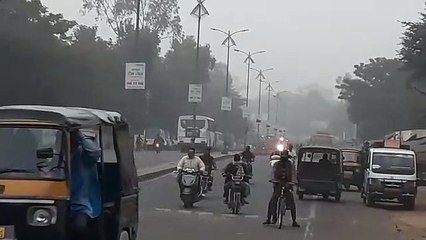 कोहरे के आगोश में लिपटा अजमेर, जमीन पर ओस